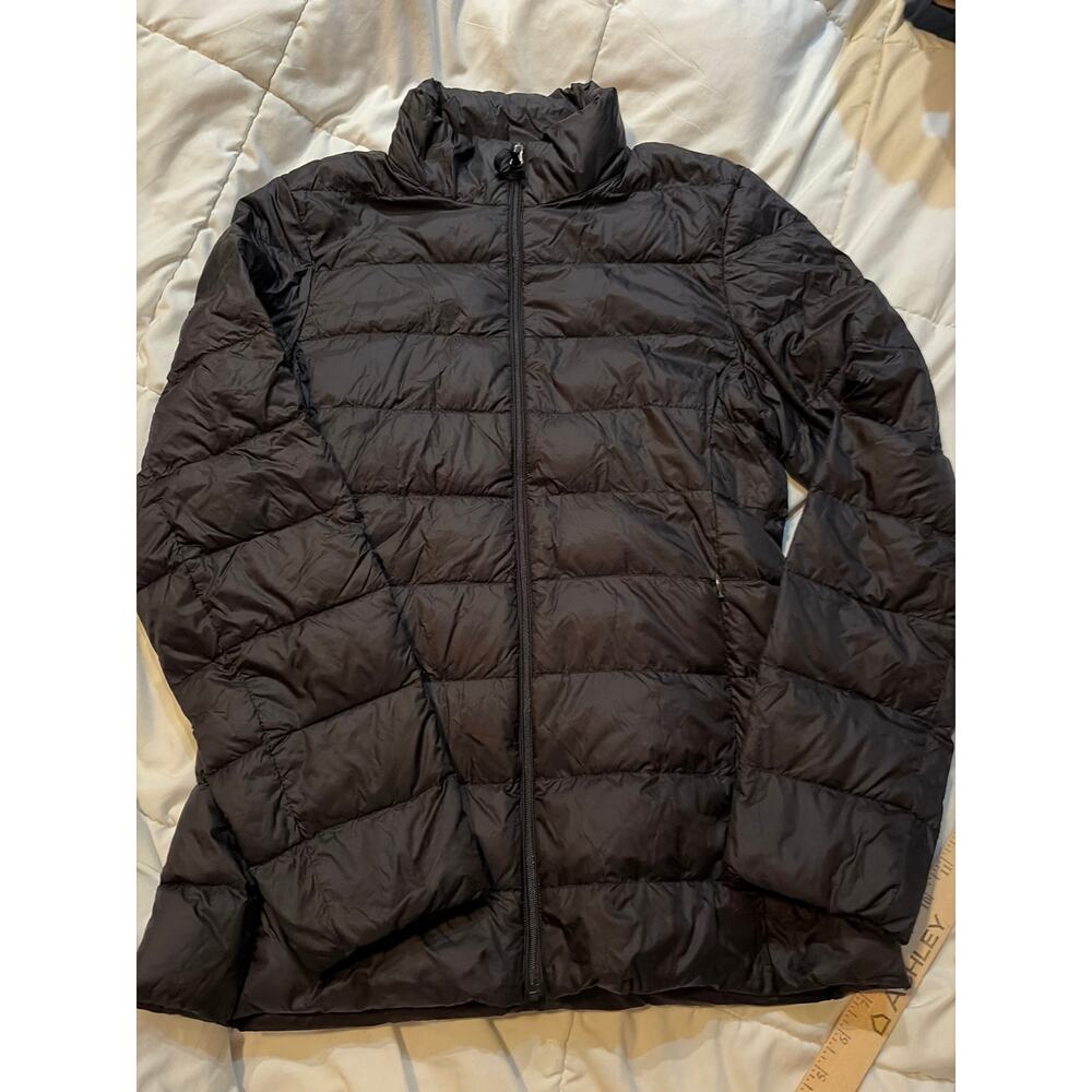 Quince Women’s Black Lightweight Down Puffer Jacket Size Small Packable - Picture 2 of 11